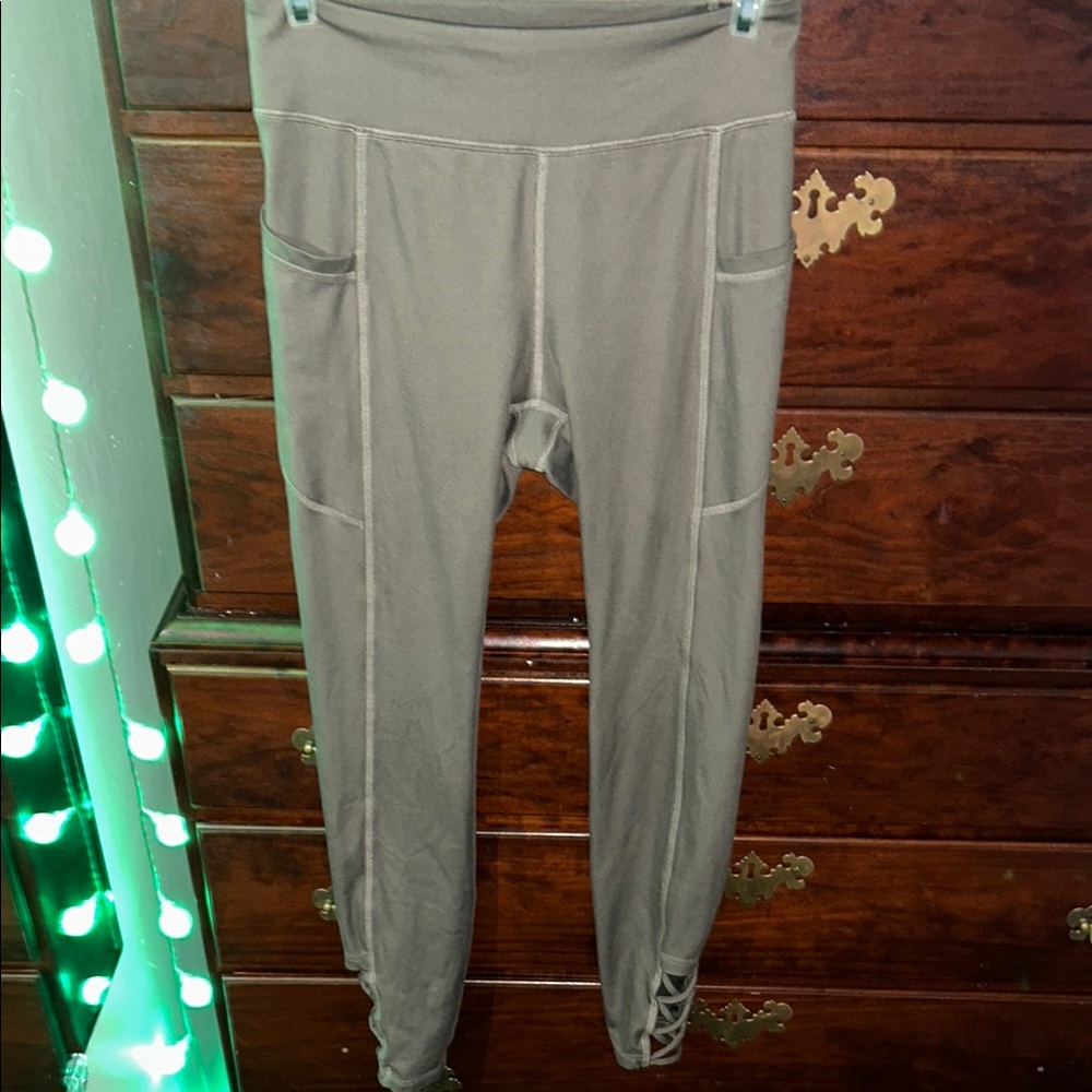 Stylish Tan Leggings with Pockets